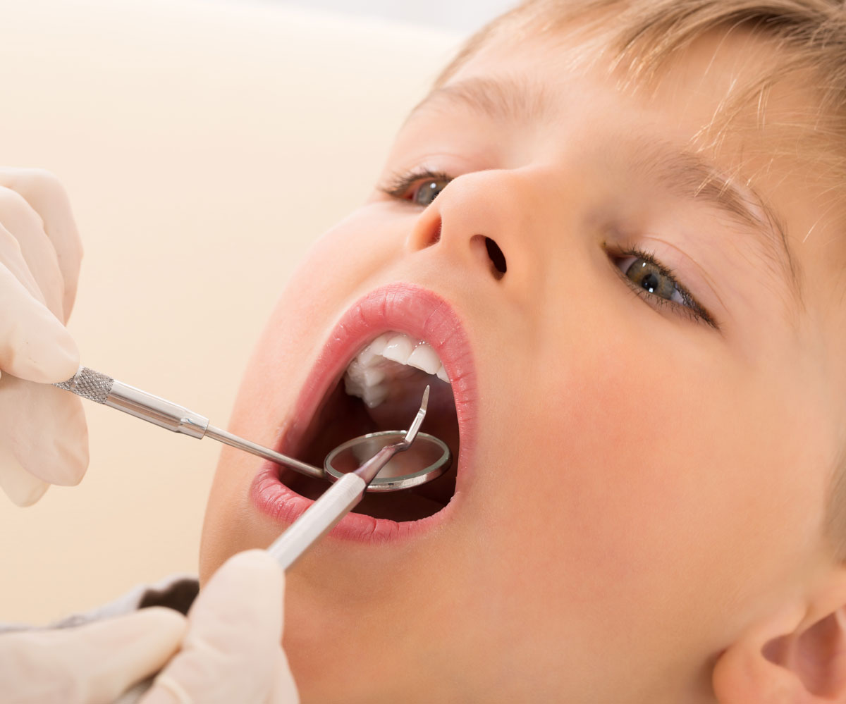 Bambino dal dentista