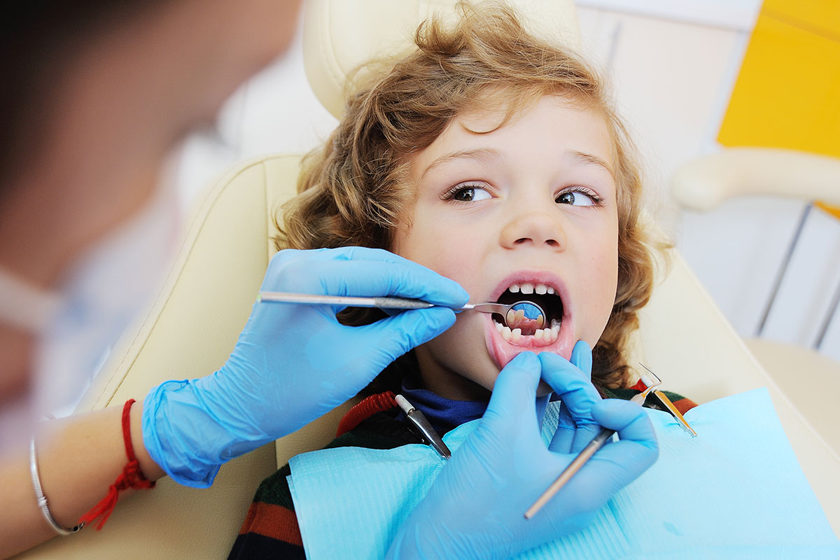 Bambino dal dentista